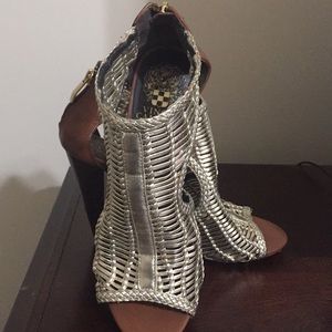 Gold leather Vince Camuto sandal